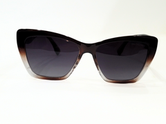 Fendi Cat-Eye Sunglasses with Gradient Frames and Dark-Tinted Lenses