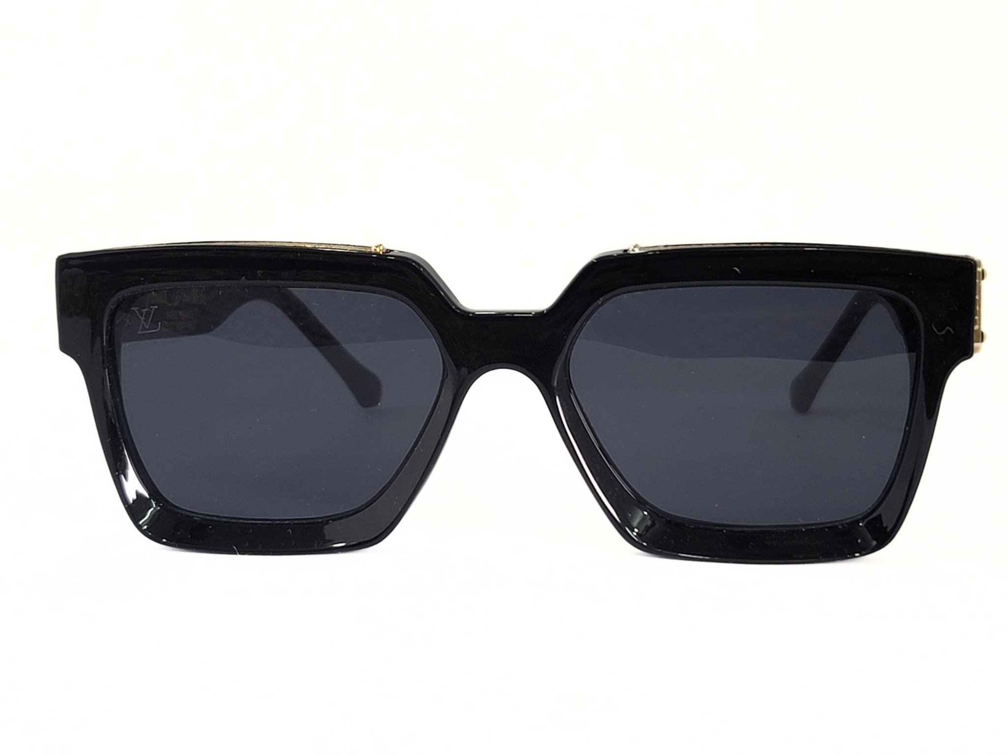 Luxury Eyewear with a Bold Design