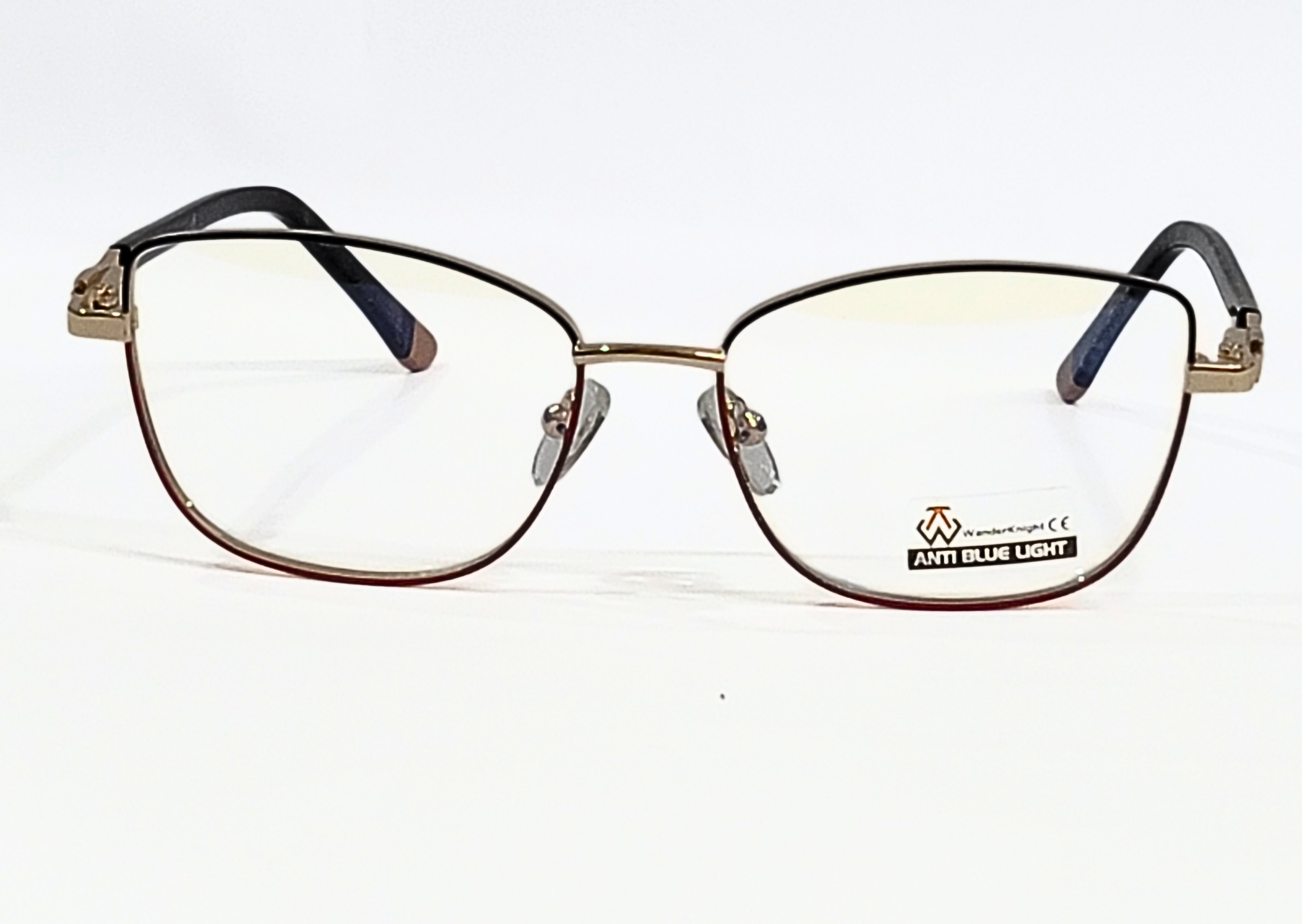 Eyewear – Women’s Gold Cat-Eye - Black Temples
